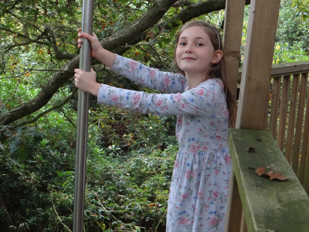 Alma Deutscher in teh Tree House (c) Daniel Zylbersztajn