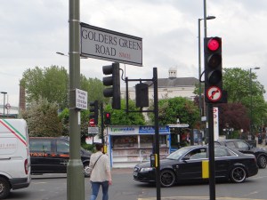 Golders Green Road (c) Daniel Zylbersztajn dzx2.net