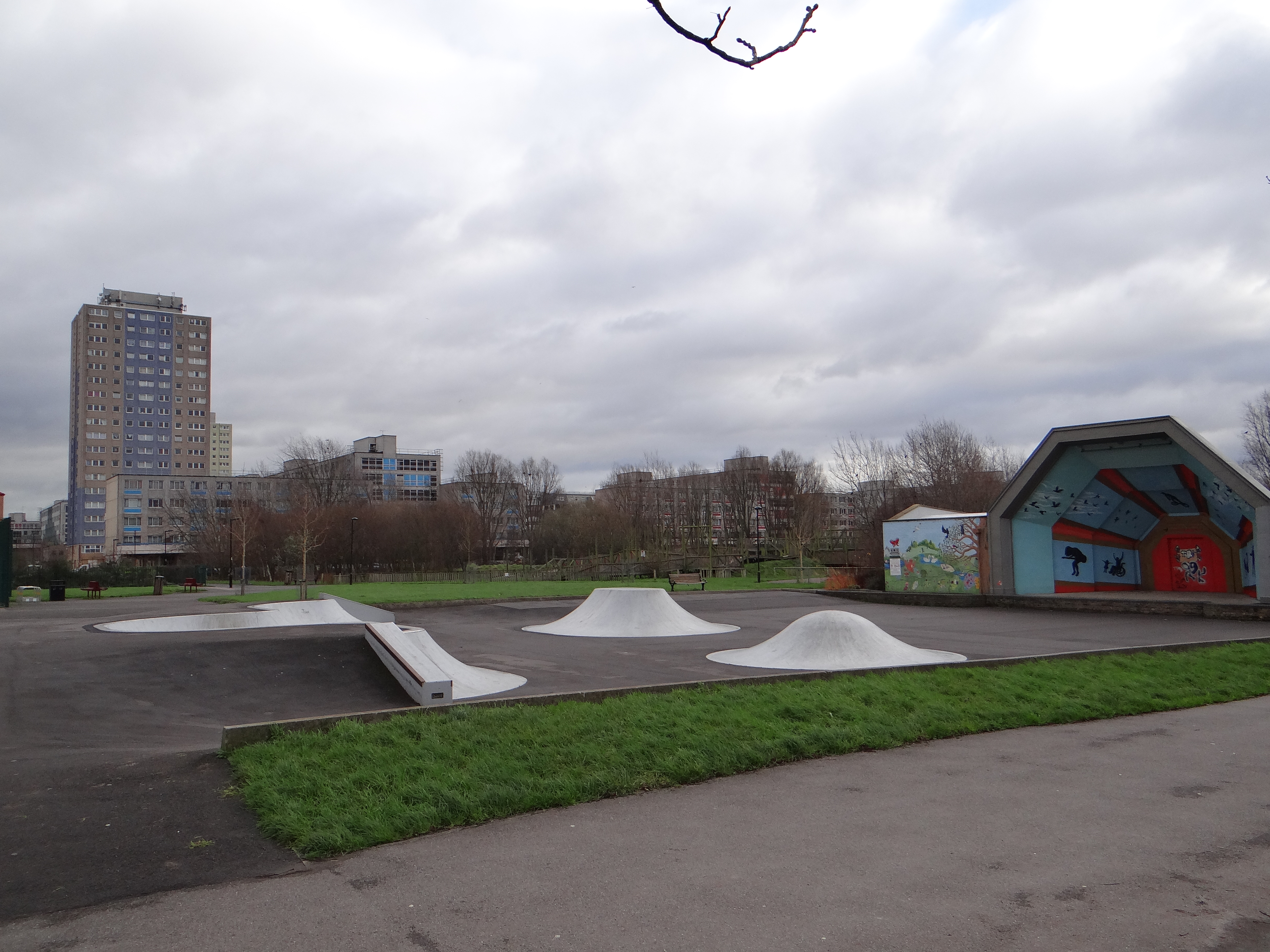 Lotteriegelder sanierten den Park mit vielen Freizeit und Sportmoeglichkeiten Broadwater Farm 6