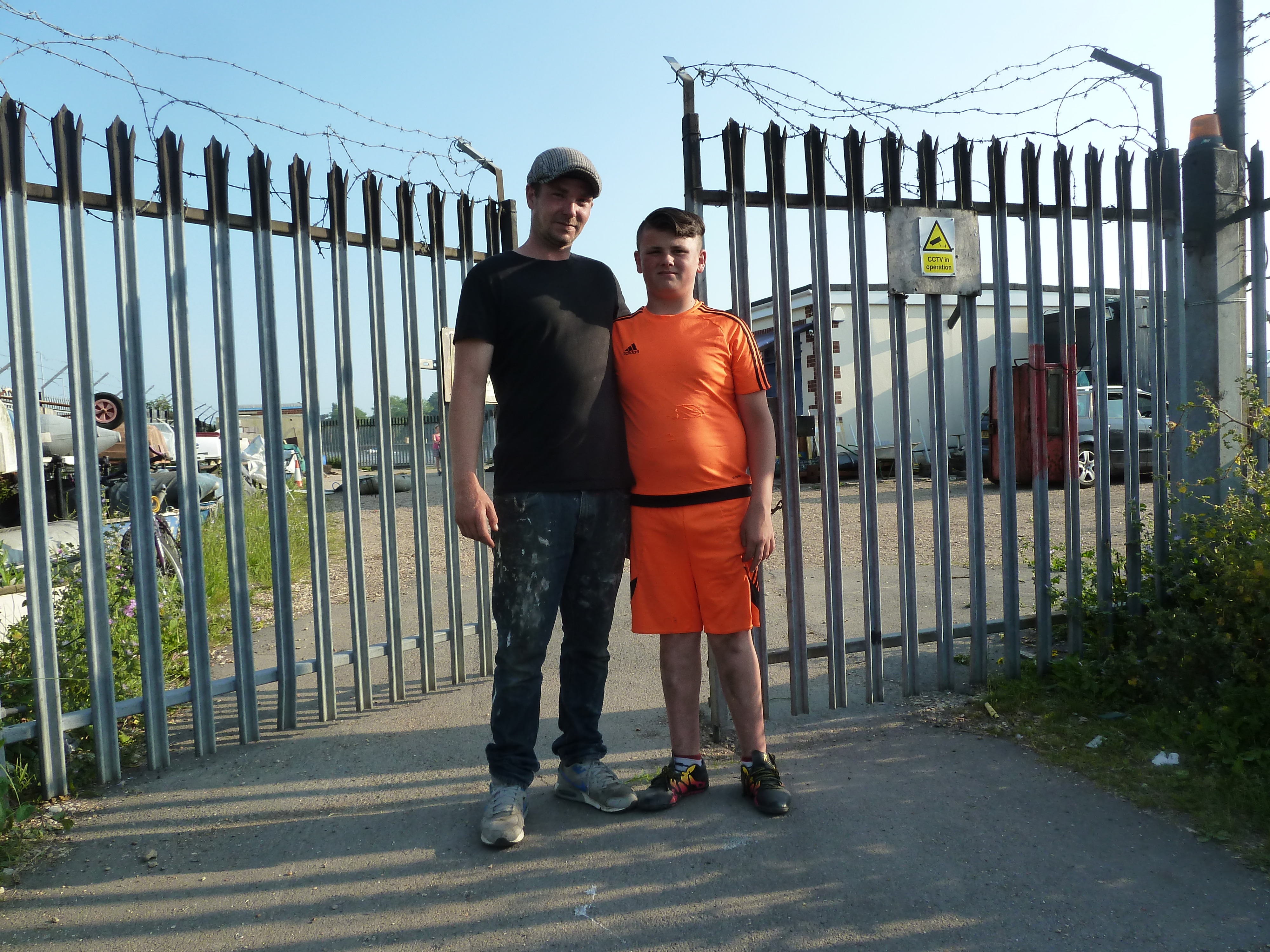 Dean Ryan und Sohn Dino wolen Brexit, denn die Franzosen fangen Jungfische in unseren Gewaessern