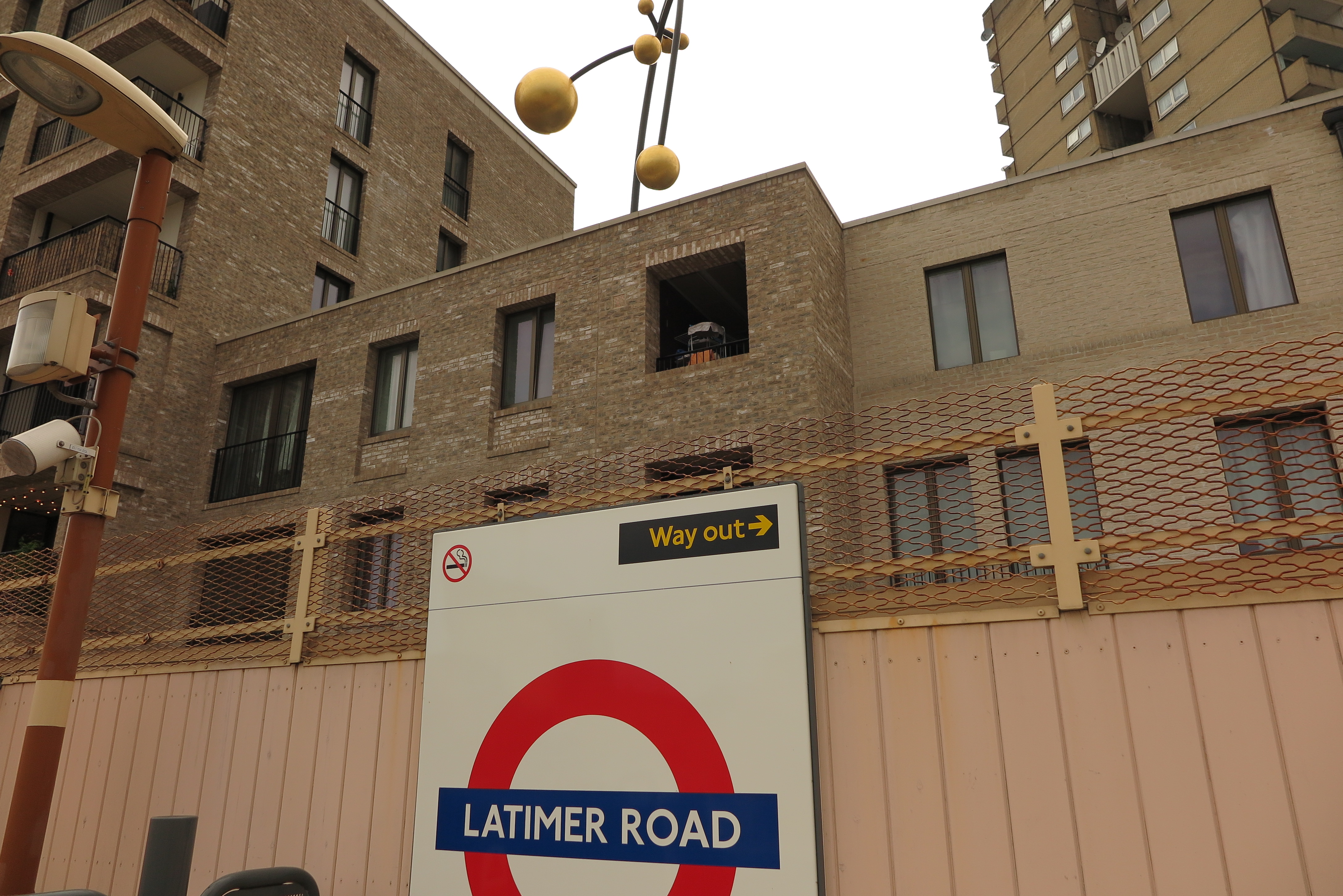 So stellte sich die Stadtbehörde die Zukunft vor. Neubau auf abgerissener Zone, Im Hintergrund ein alter Tower