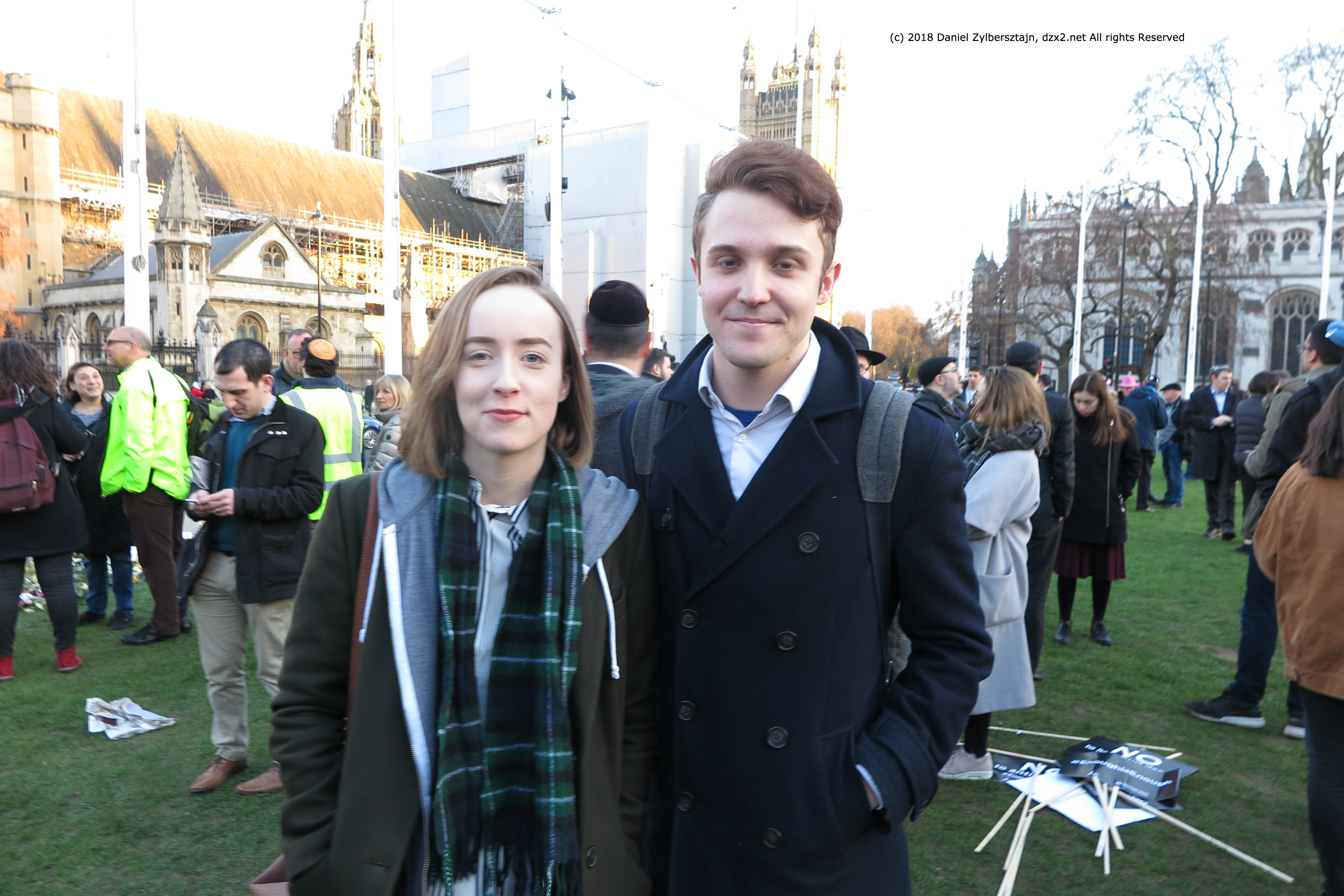 Anna Phillips 25 und Lewis Parker 22 wir sind in de Labour Partei nicht Juden und hoer aus Solidarität