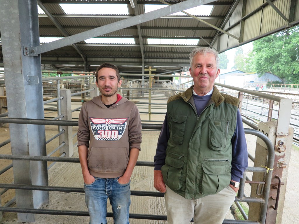 Walesische Generationen apart, Glauben an Brexit. Schafzüchter Rick Thanes links und Bill Griffiths